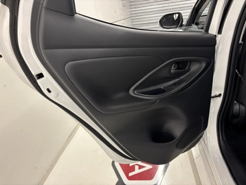 Image véhicule  Toyota YARIS (19)