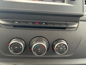Image véhicule  Renault MASTER (32)