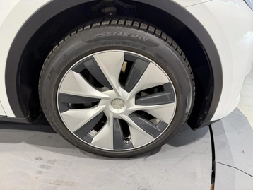 Image véhicule  Tesla MODEL Y (45)