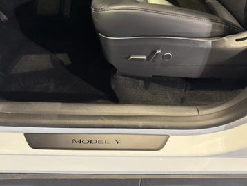 Image véhicule  Tesla MODEL Y (11)
