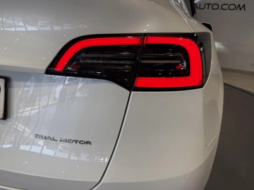 Image véhicule  Tesla MODEL Y (36)