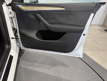 Image véhicule  Tesla MODEL Y (26)