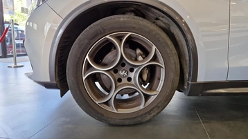 Image véhicule  Alfa Romeo STELVIO (10)