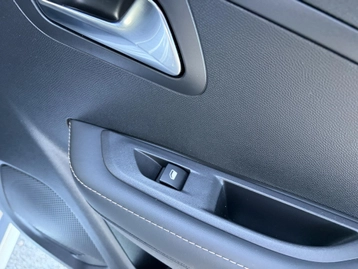 Image véhicule  Peugeot 208 (22)