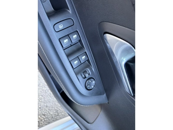 Image véhicule  Peugeot 208 (32)