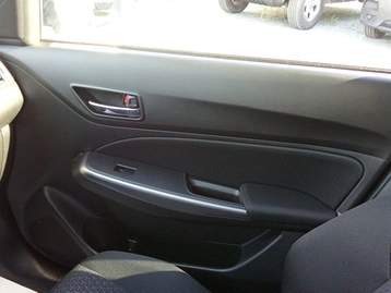 Image véhicule Suzuki SWIFT (31) Image véhicule Suzuki SWIFT (31)