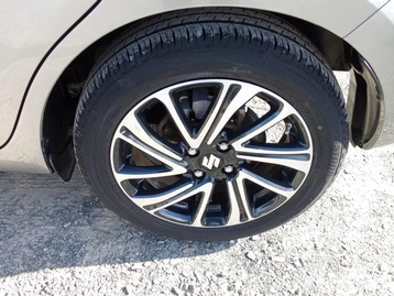 Image véhicule Suzuki SWIFT (43) Image véhicule Suzuki SWIFT (43)