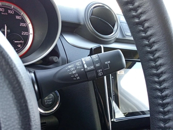 Image véhicule Suzuki SWIFT (34) Image véhicule Suzuki SWIFT (34)