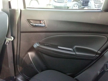 Image véhicule Suzuki SWIFT (23) Image véhicule Suzuki SWIFT (23)