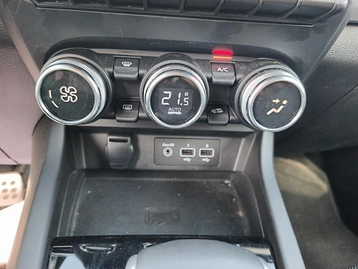 Image véhicule  Renault ARKANA (24)