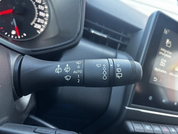 Image véhicule  Renault CLIO (12)
