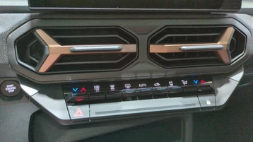 Image véhicule  Dacia BIGSTER (16)