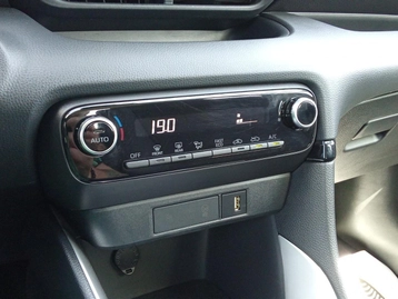 Image véhicule  Toyota YARIS (13)