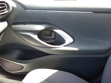 Image véhicule  Toyota YARIS (35)