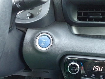 Image véhicule  Toyota YARIS (36)