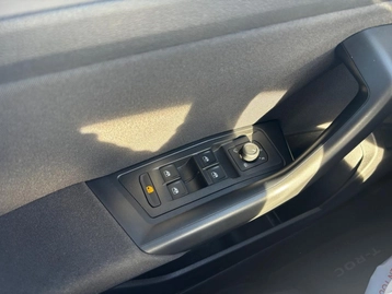 Image véhicule  Volkswagen T-ROC (12)