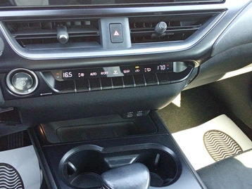 Image véhicule  Lexus UX (7)