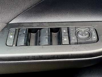 Image véhicule  Toyota C-HR (8)