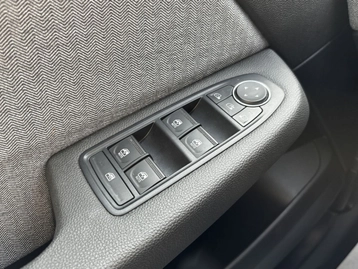 Image véhicule  Renault CLIO (33)