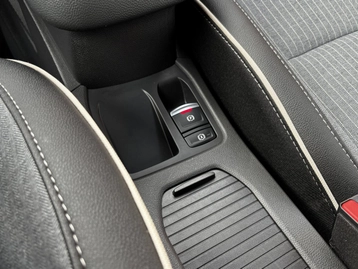 Image véhicule  Renault CLIO (29)