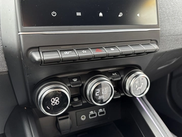 Image véhicule  Renault CLIO (25)