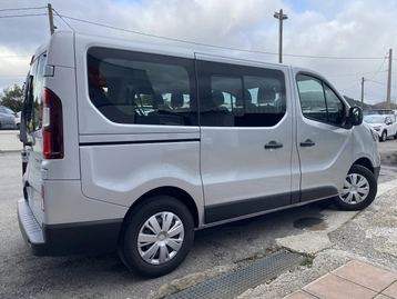 Image véhicule  Renault TRAFIC COMBI (2)