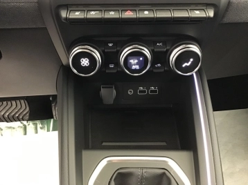 Image véhicule  Renault CLIO (23)