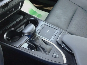 Image véhicule  Lexus UX (16)