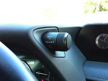 Image véhicule  Lexus UX (17)