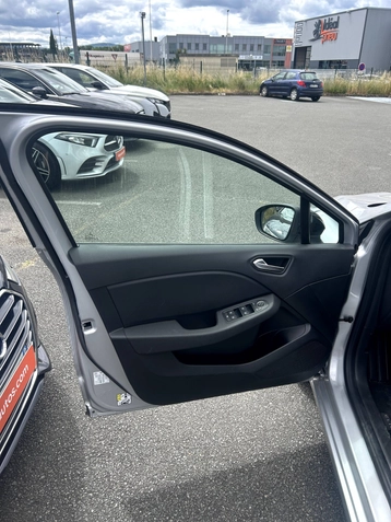 Image véhicule  Renault CLIO (9)