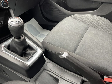 Image véhicule  Renault CLIO (23)