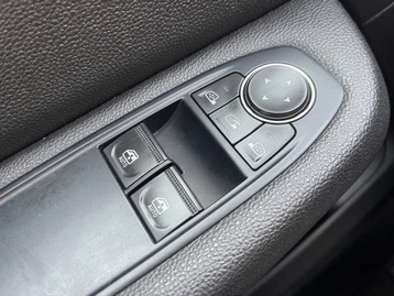 Image véhicule  Renault CLIO (27)