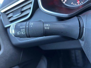 Image véhicule  Renault CLIO (9)