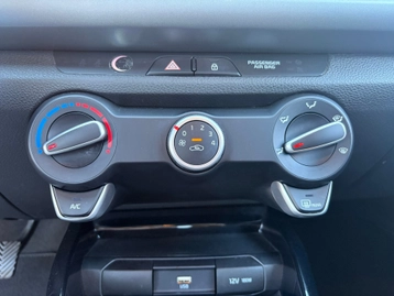 Image véhicule  Kia RIO (14)