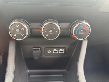 Image véhicule  Renault CLIO (31)