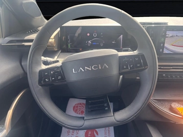 Image véhicule  Lancia YPSILON (23)