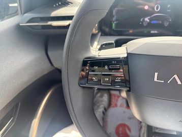 Image véhicule  Lancia YPSILON (24)