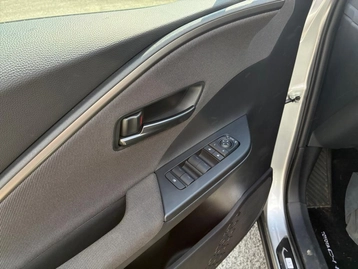 Image véhicule  Toyota C-HR (19)