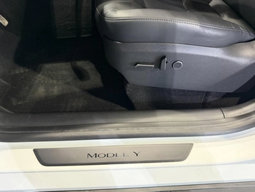 Image véhicule  Tesla MODEL Y (13)
