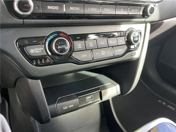 Image véhicule  Kia E-NIRO (12)