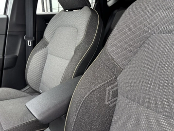 Image véhicule  Renault CAPTUR (32)