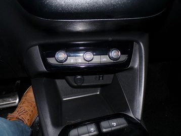 Image véhicule  Opel CORSA (15)