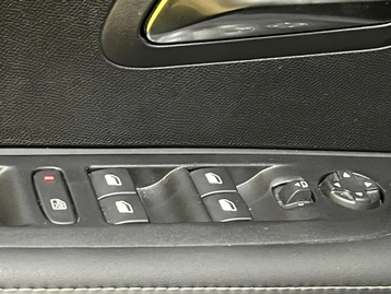 Image véhicule  Peugeot 208 (8)
