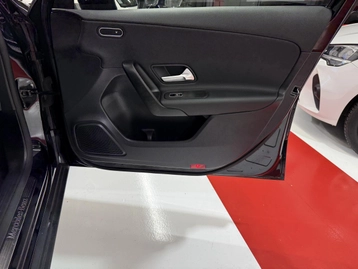 Image véhicule Mercedes CLASSE A (28) Image véhicule Mercedes CLASSE A (28)