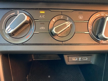 Image véhicule  Volkswagen POLO (15)