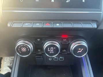 Image véhicule  Renault CLIO (30)