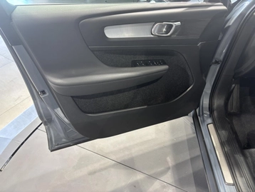 Image véhicule  Volvo XC40 (8)
