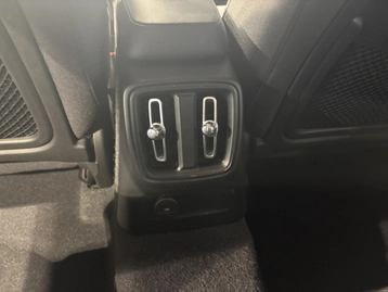 Image véhicule  Volvo XC40 (23)