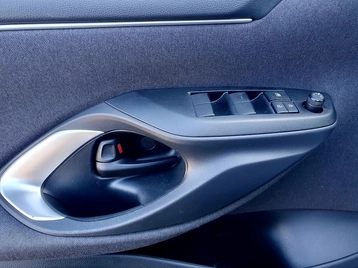 Image véhicule  Mazda MAZDA2 HYBRID (8)