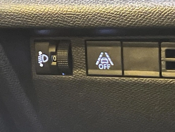 Image véhicule Citroën C4 (13) Image véhicule Citroën C4 (13)